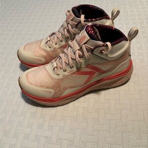 Keen Women's Leiki waterproof Hiking Boots, Size 8